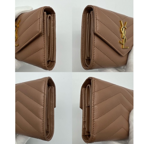 Authentic Yves Saint Laurent MULTI-FOLD wallet in Grained Calfskin leather - Picture 12 of 16